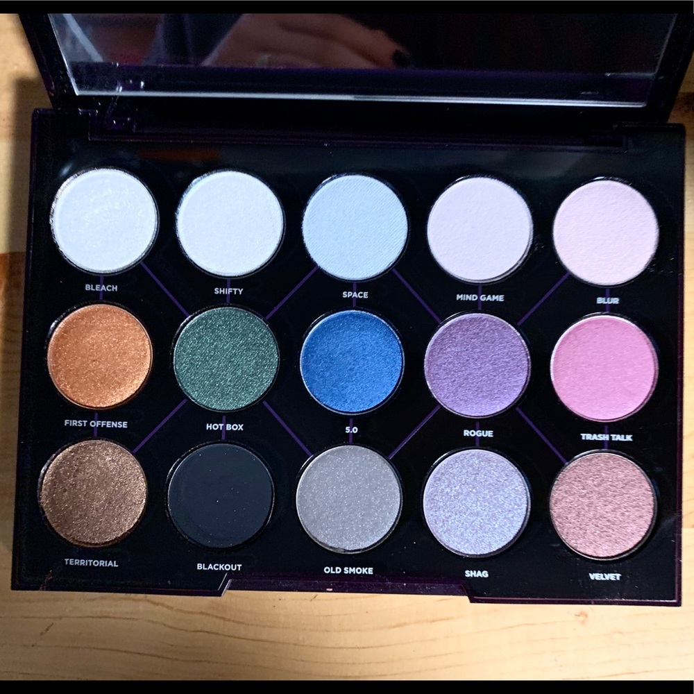 Urban Decay Distortion Eyeshadow Palette